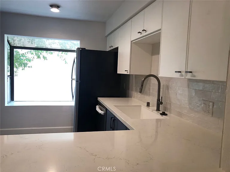 3333 Primera Ave #B — Photo 9