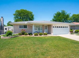 4977 Amherst Dr, Sterling Heights, MI 48310