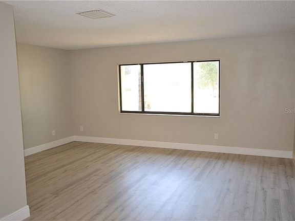 4th image of 8798 Alegre Cir
