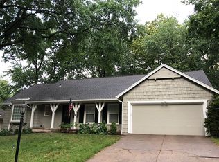 9524 Dearborn St, Overland Park, KS 66207