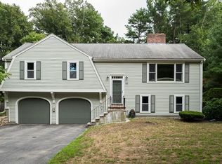 29 Harvest Ln, Hingham, MA 02043
