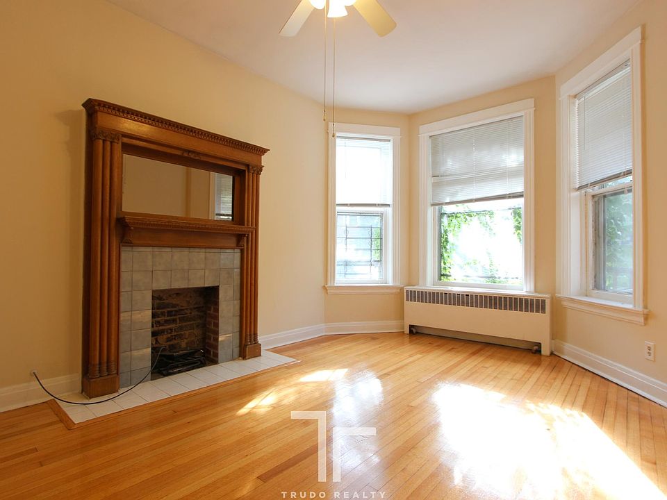 1st image of 3341 N Kenmore Ave APT 01F