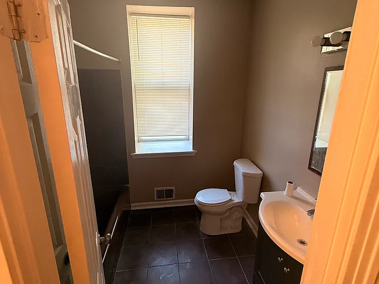 154 E Washington Ln #1 — Photo 5