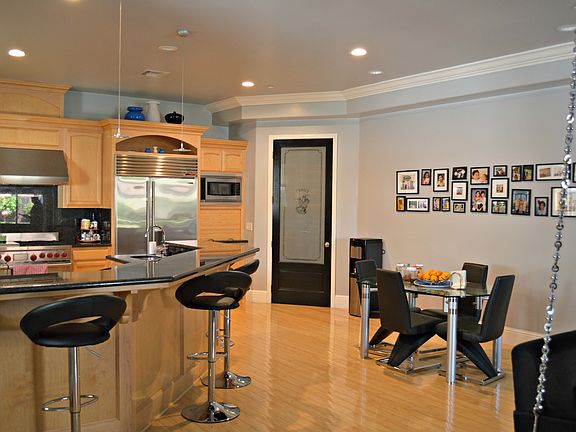 5th image of 745 Meadowood Ct
