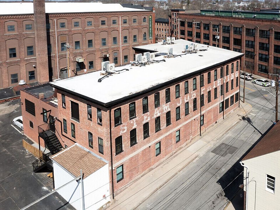 1st image of 548 Roosevelt Ave Unit 3