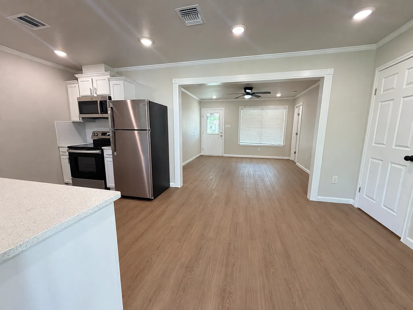 4 bed, 2.5 bath, 1400 sqft, $1,725 — Photo 4