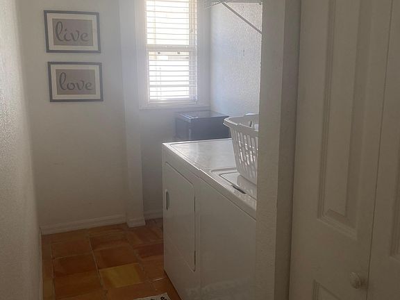 2nd image of 2164 Magnolia St