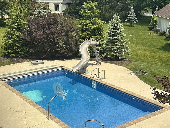 2nd image of 105 S Maxwell Ct