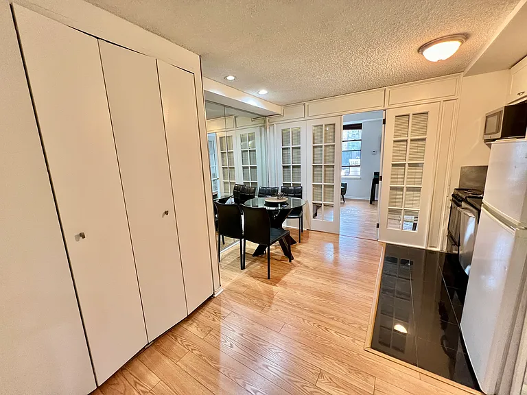 150 W 51st St #808 — Photo 8