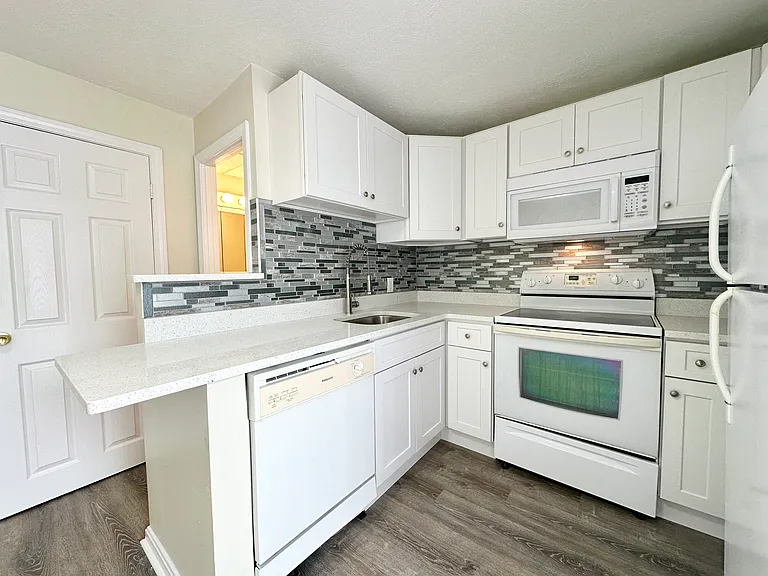 300 Smithfield Rd #Townhouse 10 — Photo 3