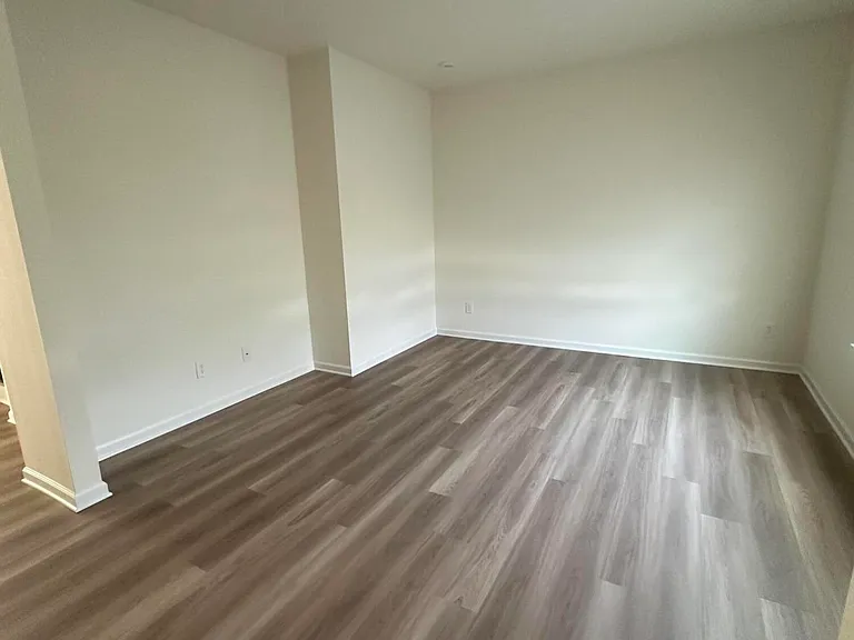 423 Bassett Ln — Photo 5