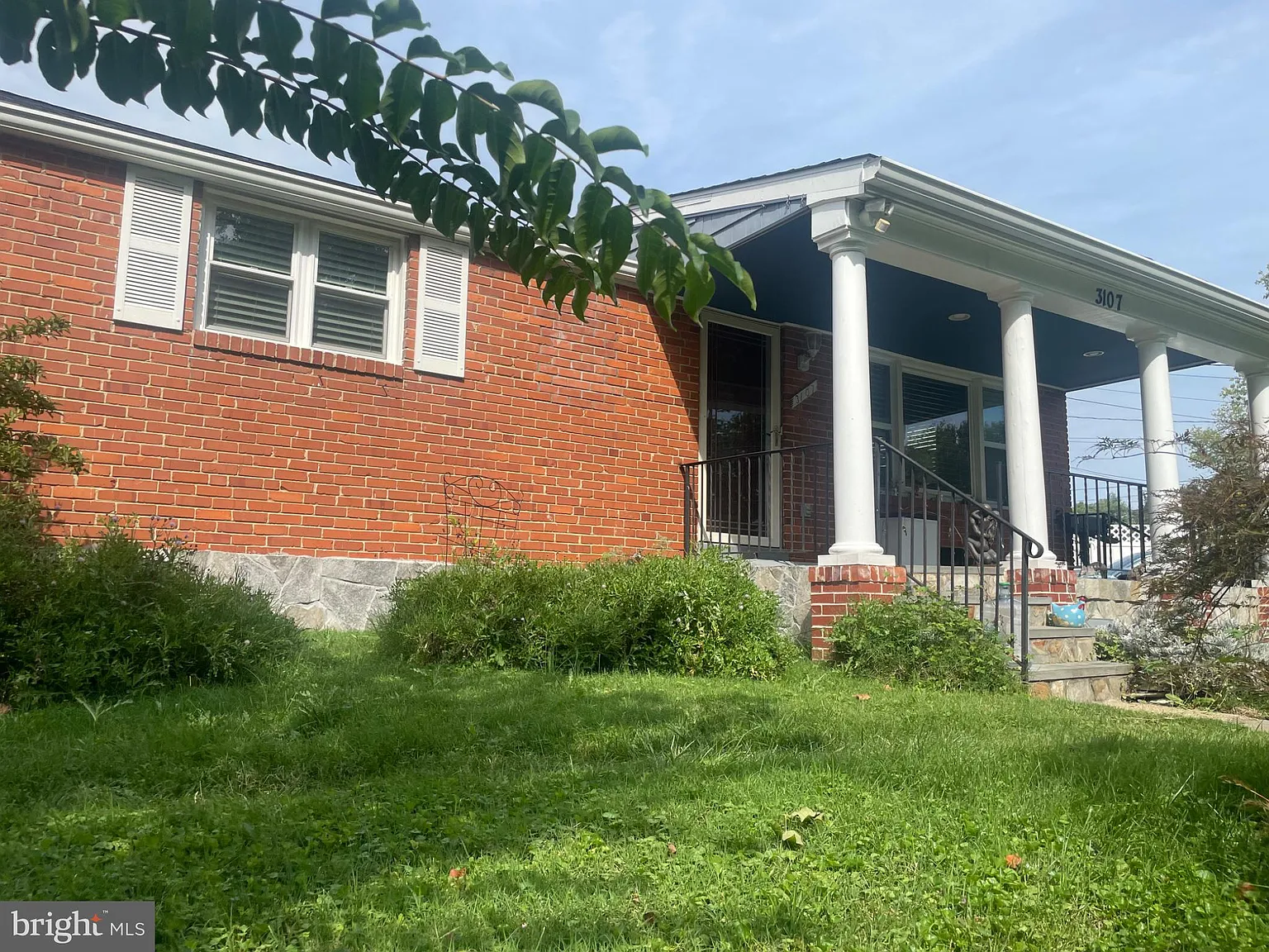 3 bed, 1.0 bath, 1734 sqft, $2,700 — Photo 2