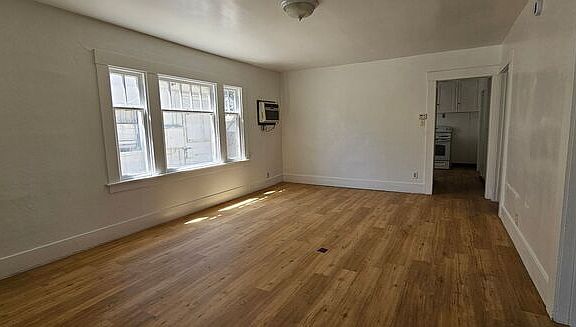 3rd image of 209 15th St