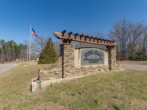 656 Locust Dr, Saulsbury, TN 38067