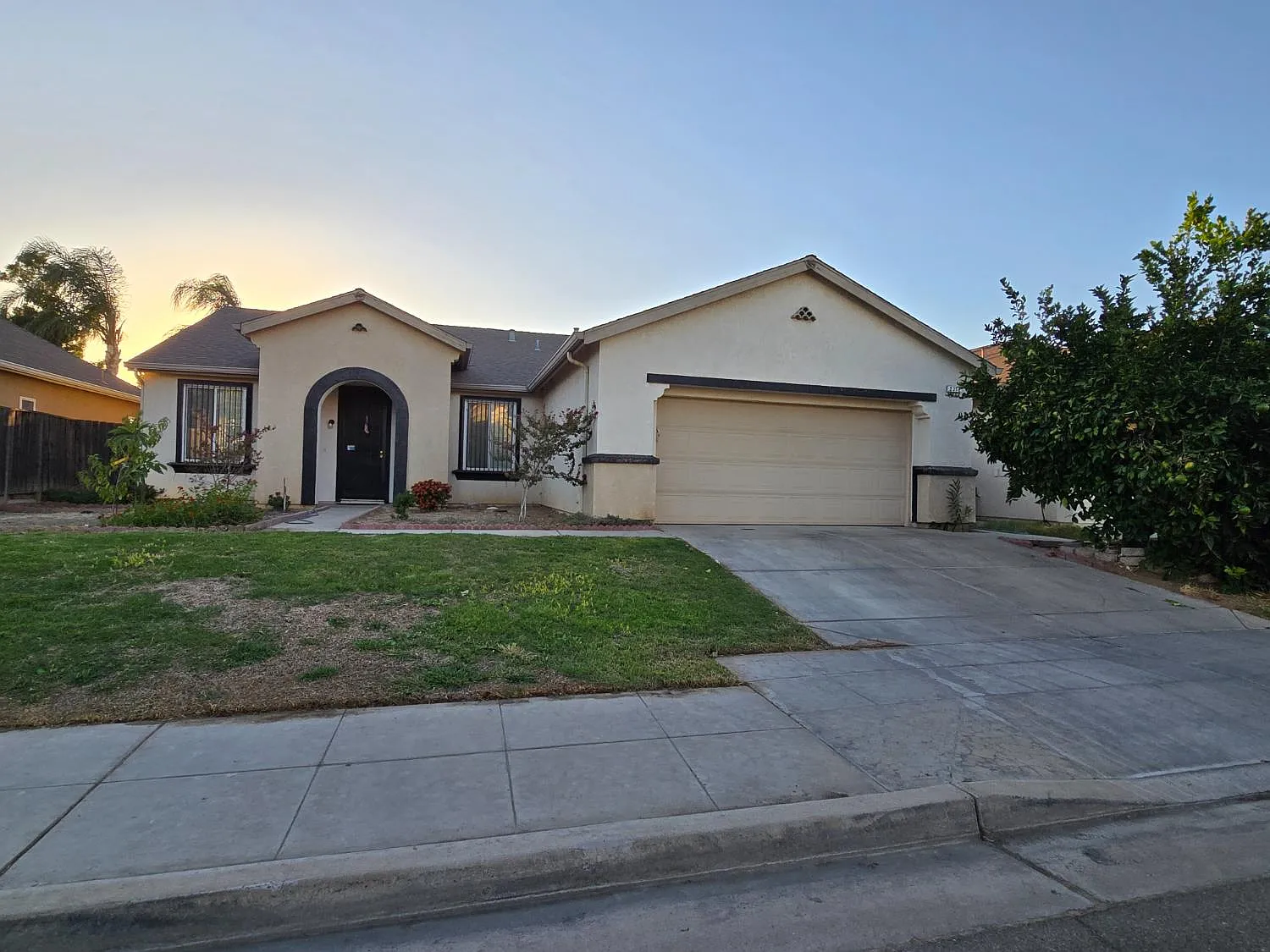 2312 S Bush Ave photo 1