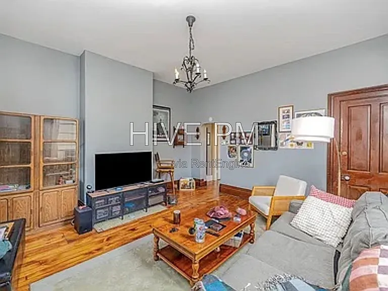 907 Columbia St #2 — Photo 2