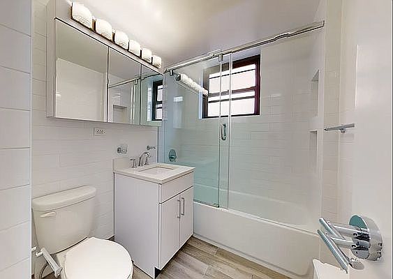 3rd image of 26 W 68th St #2B