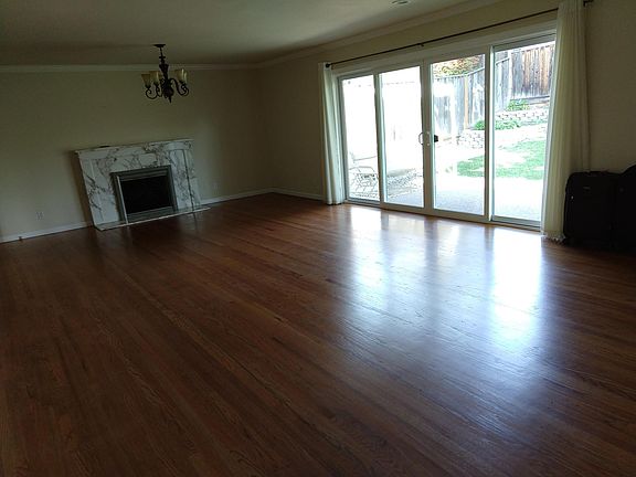 3rd image of 1155 Champagne Ln