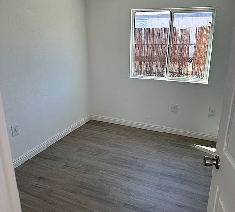 2nd image of 327 Santa Cruz Avenue