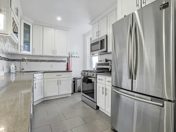 601 Kappock Street image 7 of 18