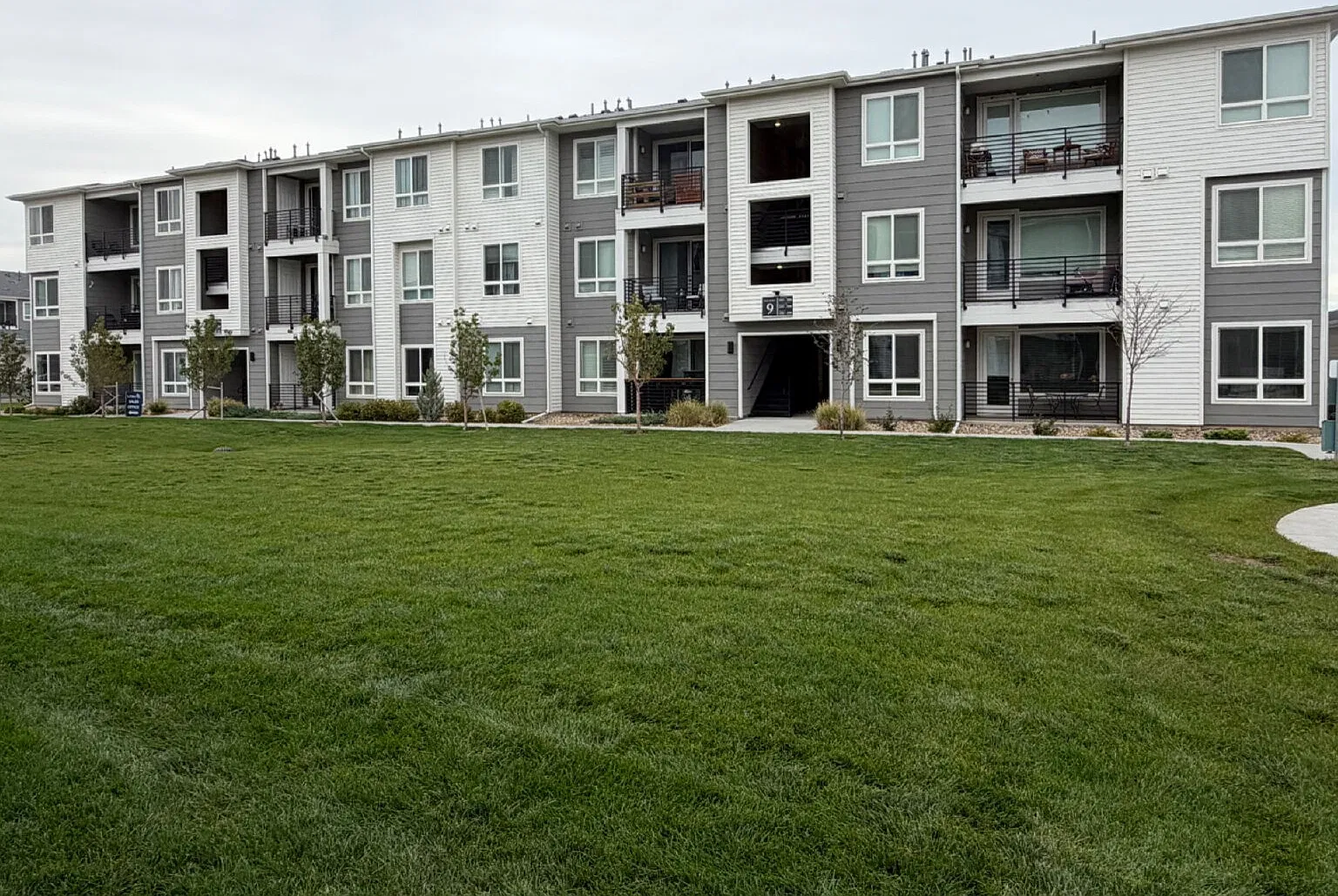 3 bed, 2.0 bath, 1173 sqft, $2,995 — Photo 1