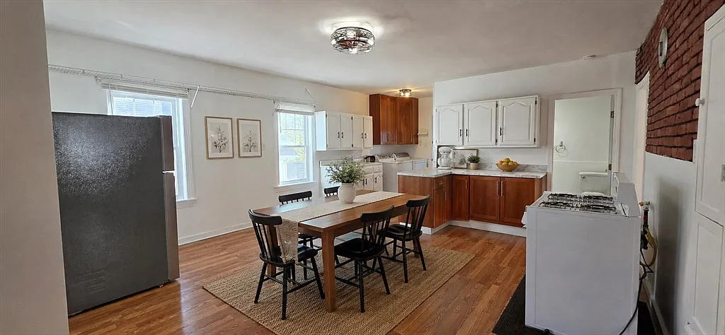 3 bed, 1.0 bath, 1066 sqft, $1,950 — Photo 1