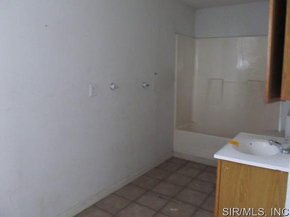 5th image of 2105 Ohio Ave