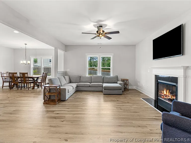 105 Woodford Ln — Photo 8