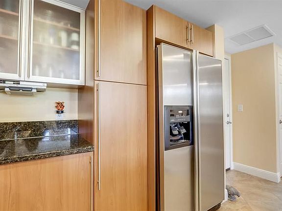 5th image of 610 Clematis St APT 217