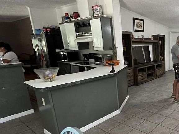 4th image of 5135 N Western Dr