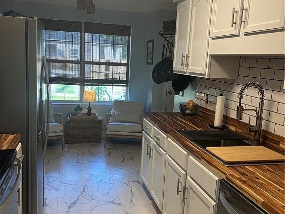 4th image of 109 Woodbury Lane