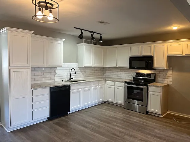 241 SE Florence Ave — Photo 1