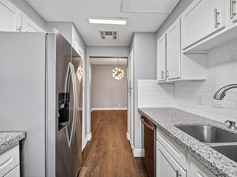 5150 Hidalgo St #402 — Photo 33