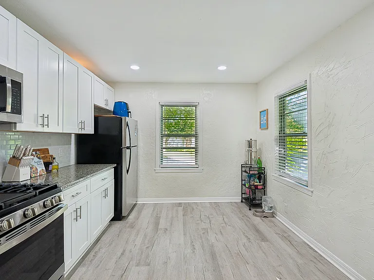 2821 S Hills Ave — Photo 5