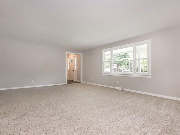 3rd image of 112 Briar Lake Ct