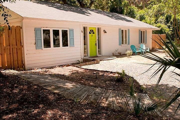 just 2.5 blocs to the beach 