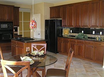Kitchen w/Granite 