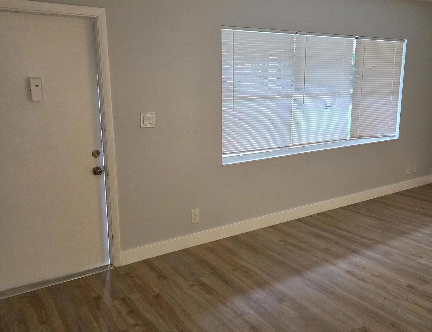 3 bed, 2.0 bath, 1328 sqft, $3,150 — Photo 4