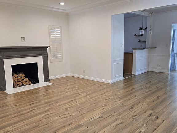 5th image of 1126 N Buena Vista St