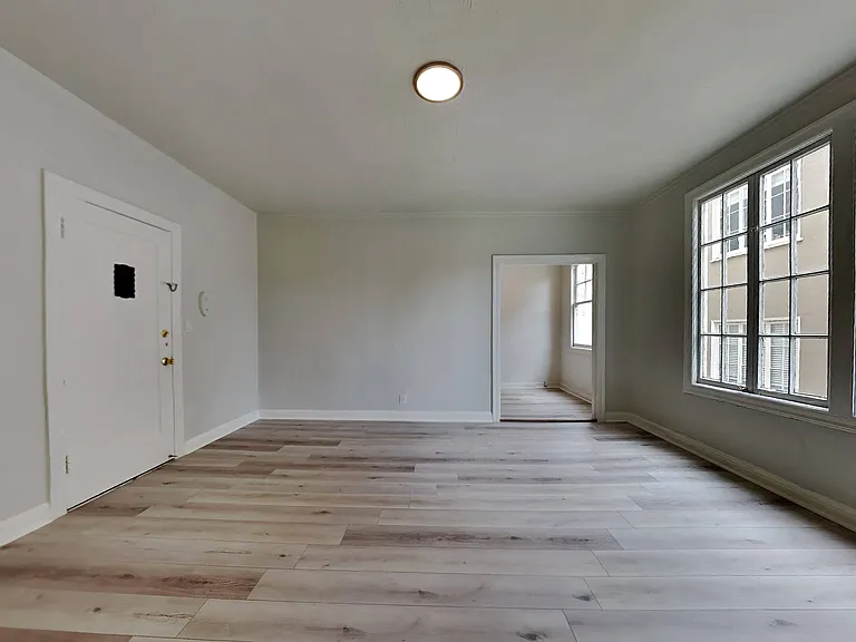 832 Erie St — Photo 18