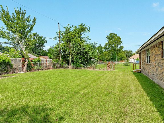 2nd image of 8407 Tavenor Ln