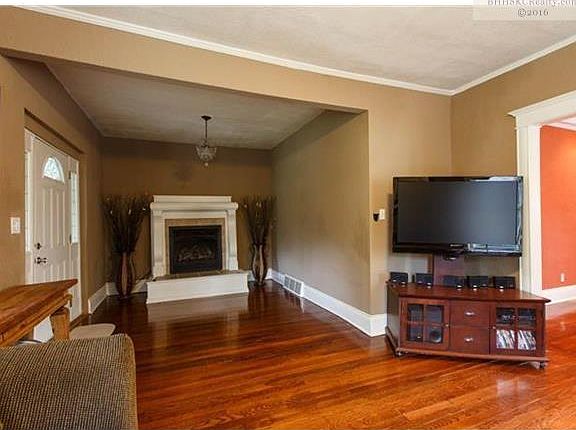 4th image of 3527 Genessee St