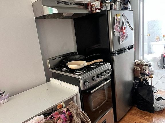 4th image of 76 E 1st St #1CB