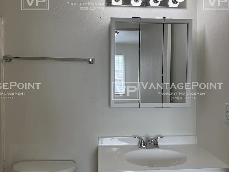 1914 Division St #19 — Photo 11