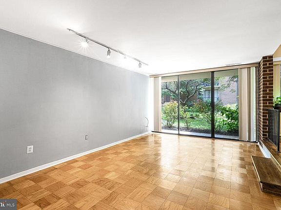 3rd image of 2112 Bonnywood Ln #2-102