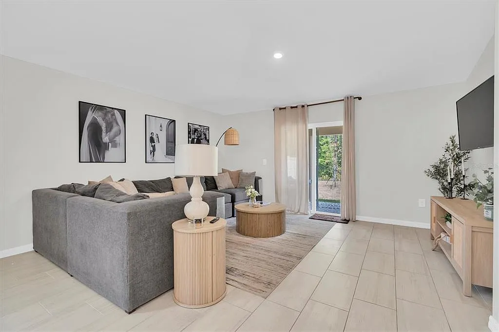 4 bed, 2.0 bath, 1817 sqft, $3,000 — Photo 4