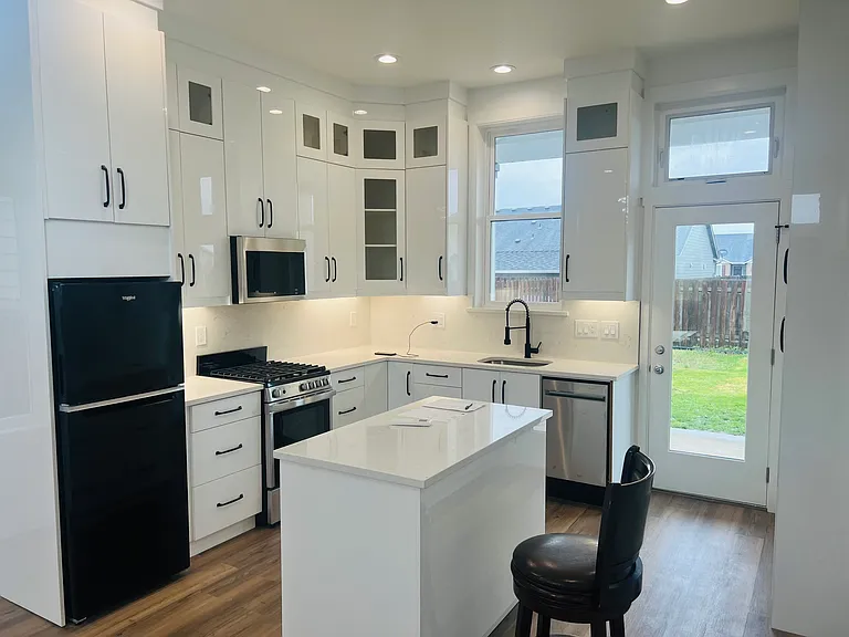 3217 Linfield Ave — Photo 3