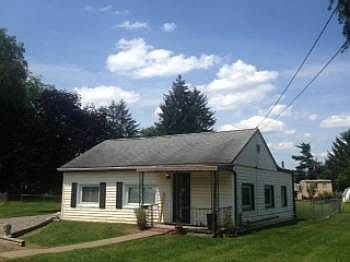 2nd image of 831 Alfred St