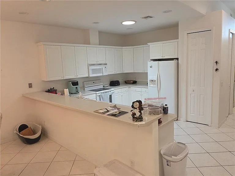 417 Pineapple Sq SW #417 — Photo 3