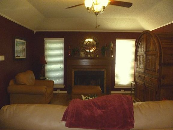 5th image of 6829 N Park Dr
